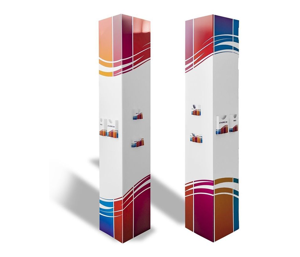 Totem triangolare con porta depliant Trimmy – Personalizzabile in cartone e polionda